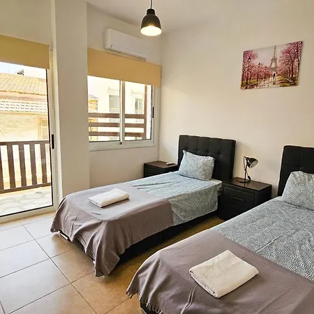 Ubytování v soukromí Sky Line Rooms, 150m From Chabad Lubavitch